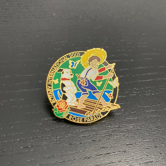 Vintage Collectable Rose Parade Pin - 2001 - Picture 1 of 3
